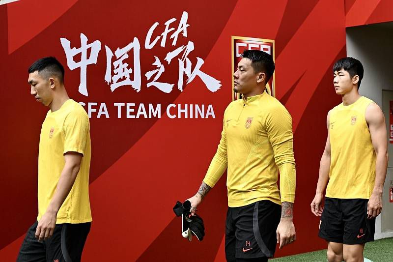 但有些时候要是遇到比较聪明的游客，以张二毛的忽悠本事，一般也都能顺利拿下。